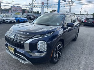 Used 2022 Mitsubishi Outlander SE image 1