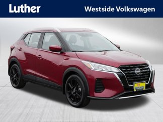 Used 2022 Nissan Kicks SV image 1