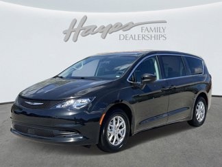 Used 2022 Chrysler Voyager LX image 1