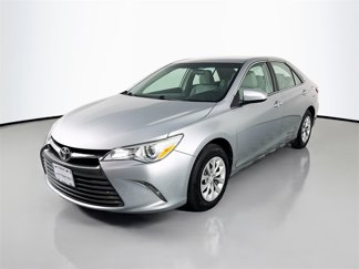Used 2016 Toyota Camry image 1