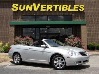 Used 2010 Chrysler Sebring Limited image 1