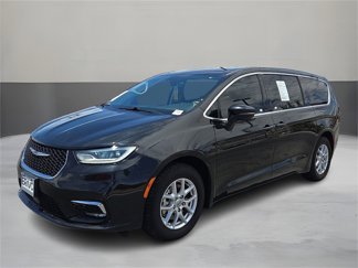 Used 2023 Chrysler Pacifica Touring-L image 1