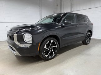 Used 2022 Mitsubishi Outlander SE image 1