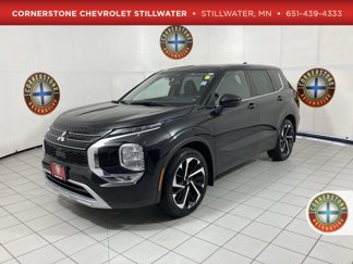 Used 2022 Mitsubishi Outlander SE image 1