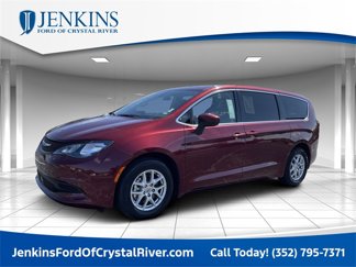 Used 2022 Chrysler Voyager LX image 1