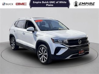 Used 2022 Volkswagen Taos SE image 1