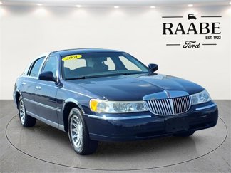 Used 2001 Lincoln Town Car Signature image 1