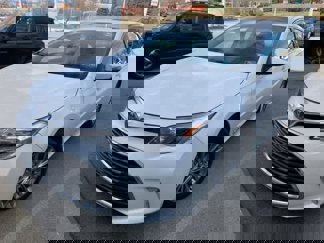 Used 2017 Toyota Avalon Limited image 1