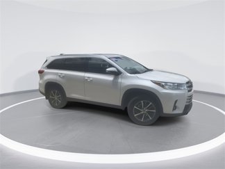 Used 2019 Toyota Highlander XLE image 1