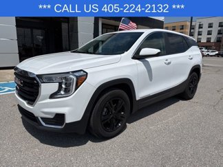 Used 2024 GMC Terrain SLE image 1