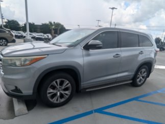 Used 2016 Toyota Highlander LE image 1