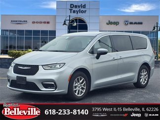 Used 2023 Chrysler Pacifica Touring-L image 1