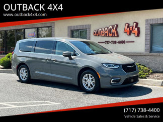 Used 2023 Chrysler Pacifica Touring-L image 1