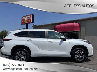 Used 2023 Toyota Highlander XLE image 1