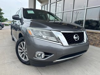Used 2015 Nissan Pathfinder SL image 1