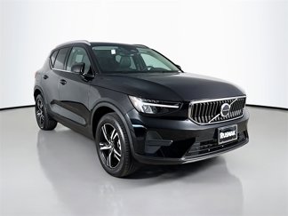 Certified 2025 Volvo XC40 B5 Core image 1