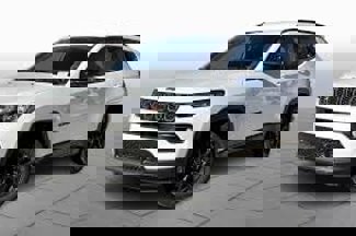 New 2025 Jeep Compass Latitude image 1