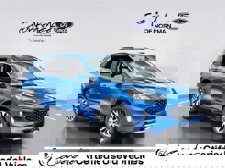 Used 2020 Ford Escape Titanium image 1