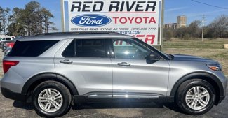 Used 2024 Ford Explorer XLT image 1