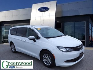 Used 2023 Chrysler Voyager LX image 1