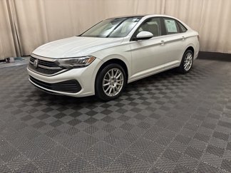Used 2024 Volkswagen Jetta SE image 1