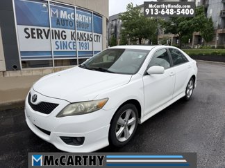 Used 2011 Toyota Camry SE image 1