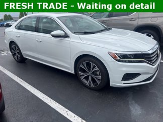 Used 2022 Volkswagen Passat 2.0T SE image 1