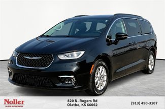 Used 2022 Chrysler Pacifica Touring-L image 1