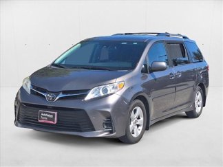 Used 2020 Toyota Sienna LE image 1