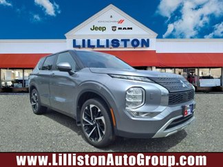 Used 2023 Mitsubishi Outlander SE image 1