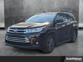 Used 2017 Toyota Highlander XLE image 1