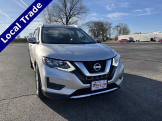 Used 2017 Nissan Rogue SV image 1