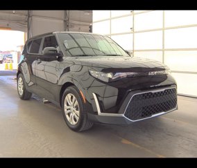 Used 2023 Kia Soul LX image 1