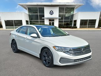 Certified 2024 Volkswagen Jetta SE w/ Panoramic Sunroof Package image 1