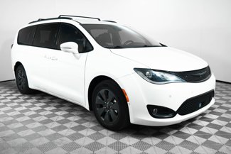 Used 2020 Chrysler Pacifica Limited w/ Advanced Safetytec Group image 1