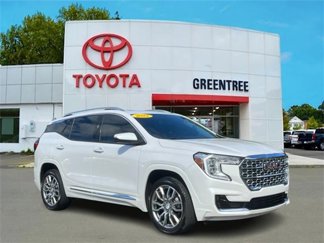Used 2022 GMC Terrain Denali image 1