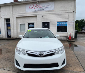 Used 2014 Toyota Camry LE image 1