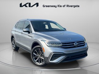 Used 2023 Volkswagen Tiguan SE image 1