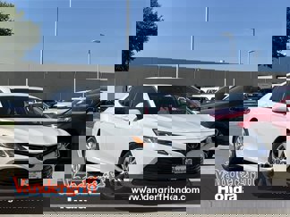 Used 2020 Toyota Camry LE image 1