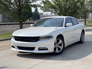 Used 2015 Dodge Charger SXT image 1