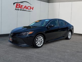 Used 2020 Toyota Camry LE image 1