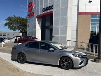 Certified 2018 Toyota Camry SE image 1