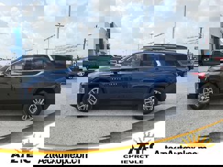 Used 2023 Chevrolet Traverse LT image 1