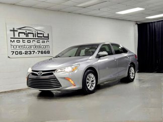 Used 2015 Toyota Camry LE image 1