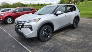 Used 2024 Nissan Rogue SV image 1