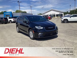 New 2026 Chrysler Pacifica Select image 1