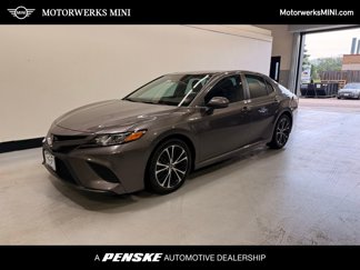 Used 2020 Toyota Camry SE image 1