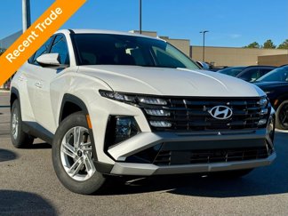 Used 2025 Hyundai Tucson SE image 1