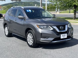 Used 2019 Nissan Rogue SV image 1