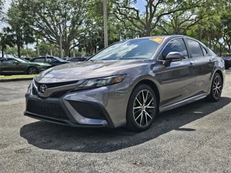 Used 2022 Toyota Camry SE image 1